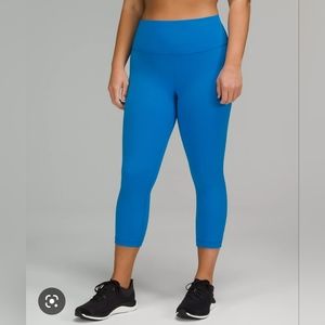 Like new Lululemon wunder under Crop reversible